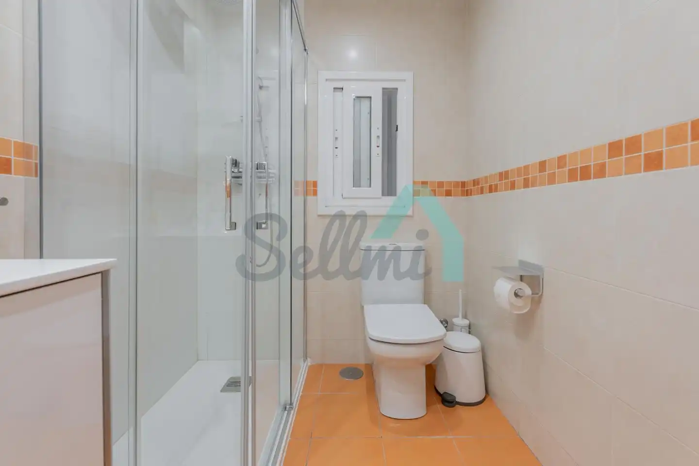 Baño de Piso para compartir en Oviedo  con Calefacción y Amueblado
