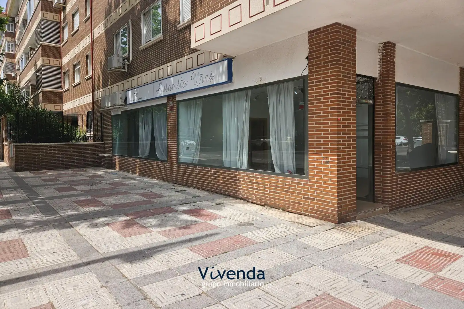 Exterior view of Commercial properties for rent in Humanes de Madrid  with Air Conditioner