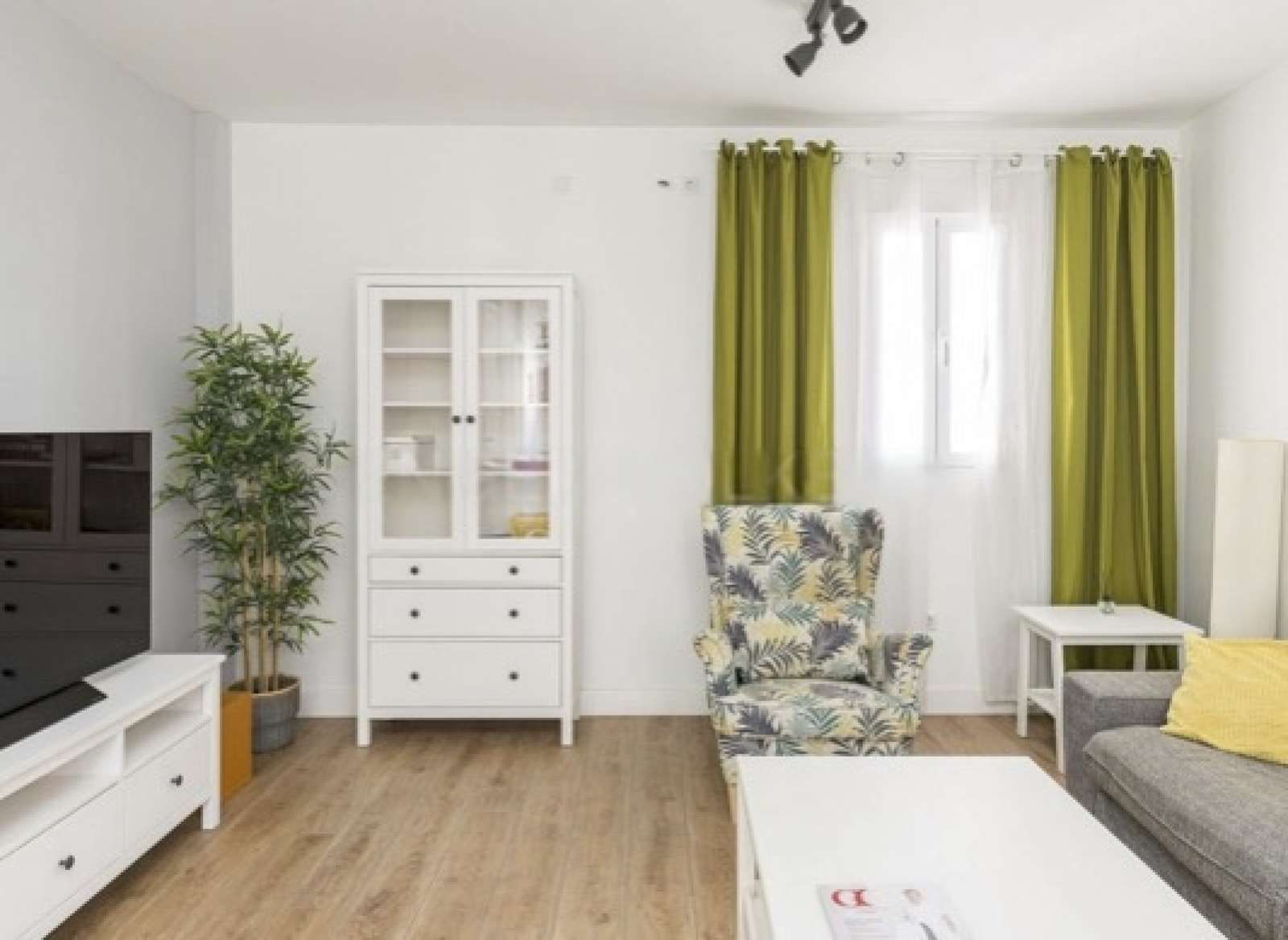 Bedroom of Apartment to share in  Madrid Capital  with Air Conditioner, Heating and Terrace