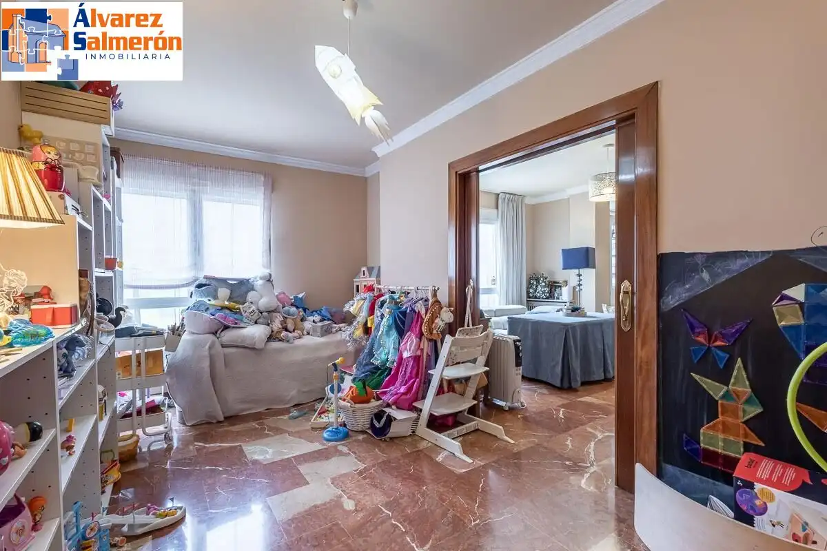 Sala d'estar de Pis en venda en Granada amb Traster