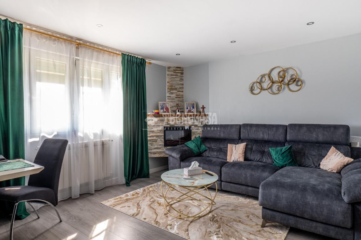 Living room of Flat for sale in Rivas-Vaciamadrid  with Air Conditioner, Heating and Parquet flooring