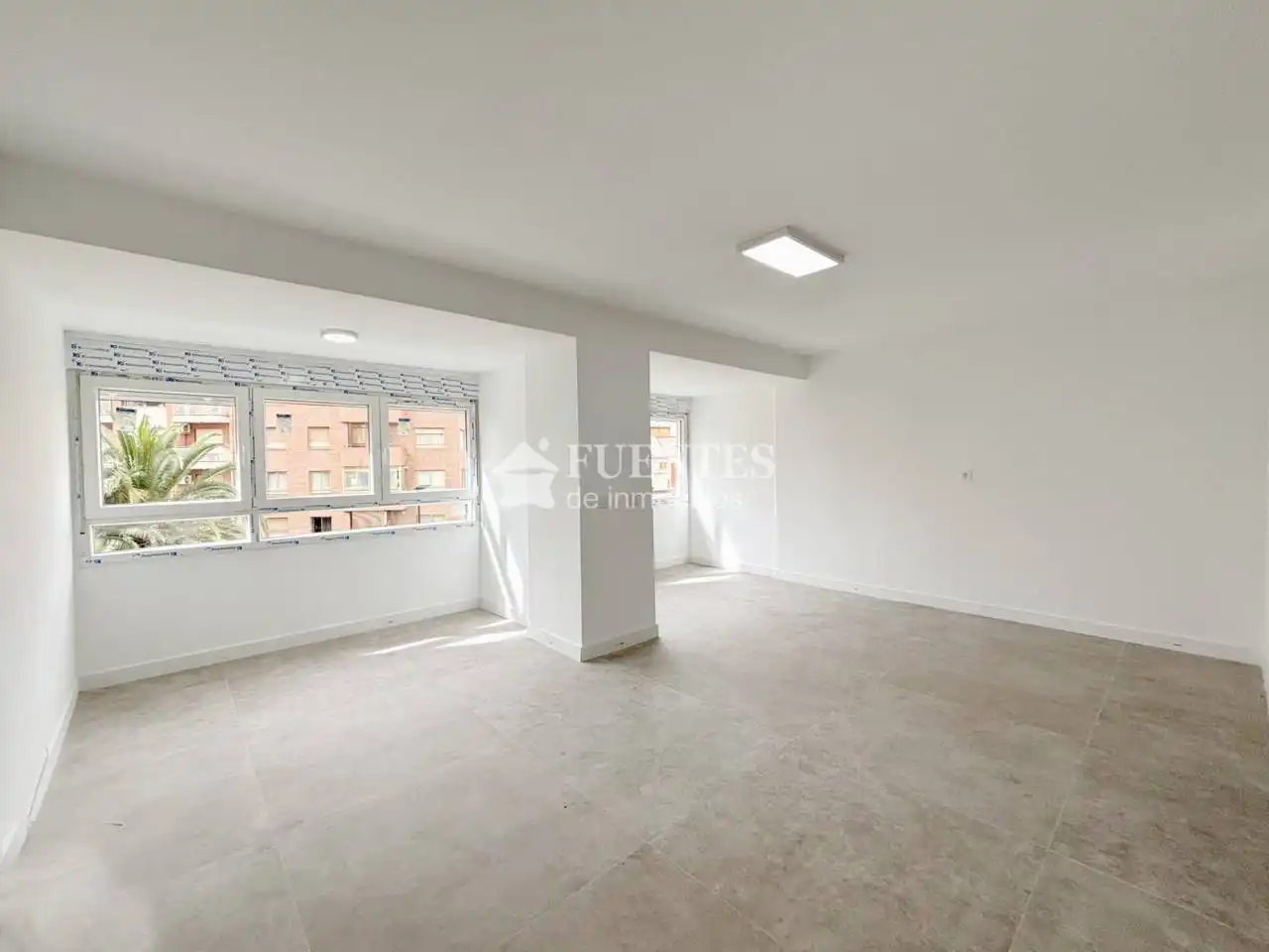 Vista exterior de Piso en venta en Alicante / Alacant con Trastero y Alarma