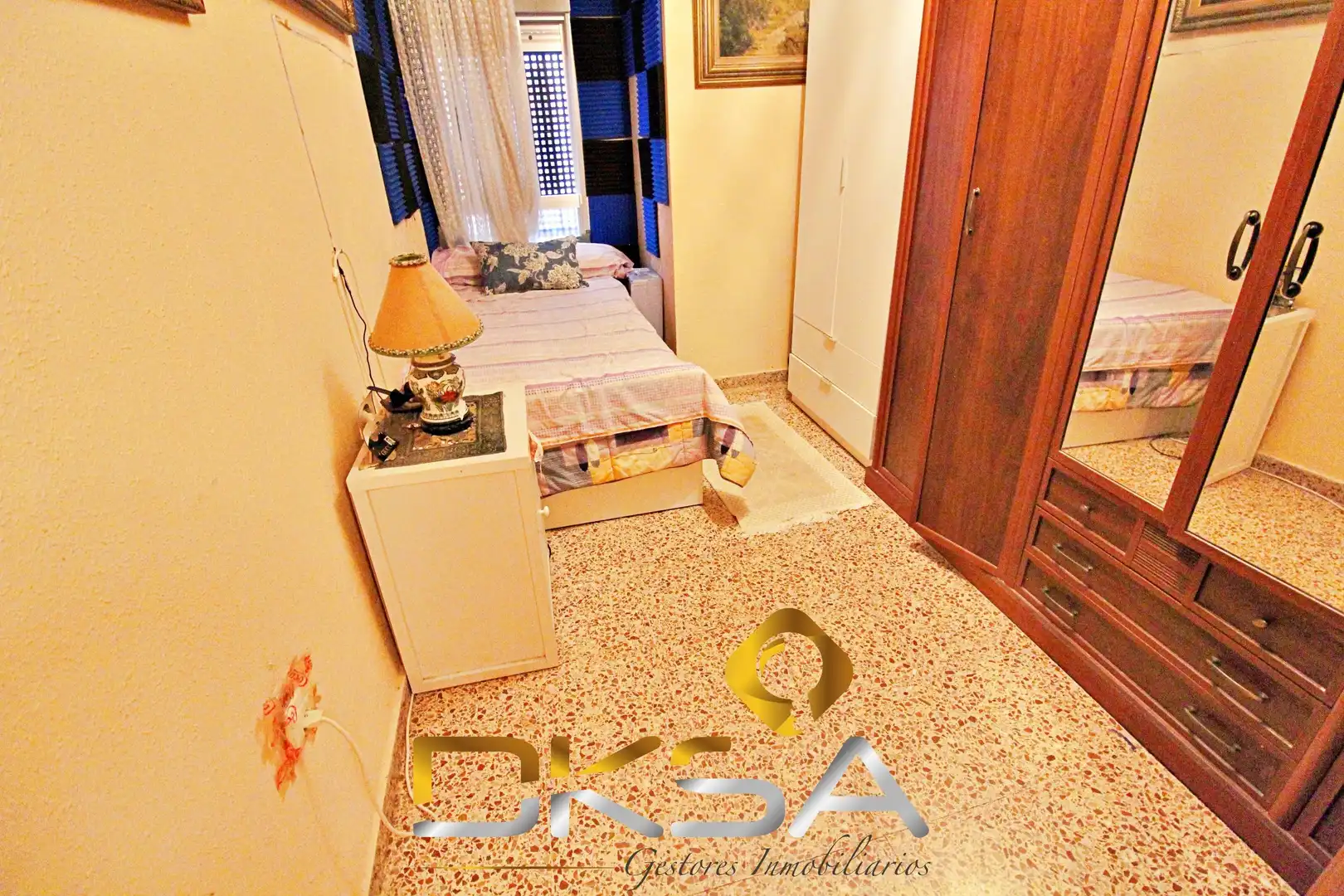 Habitación de Piso en venta en Castellón de la Plana / Castelló de la Plana con Terraza, Amueblado y Balcón