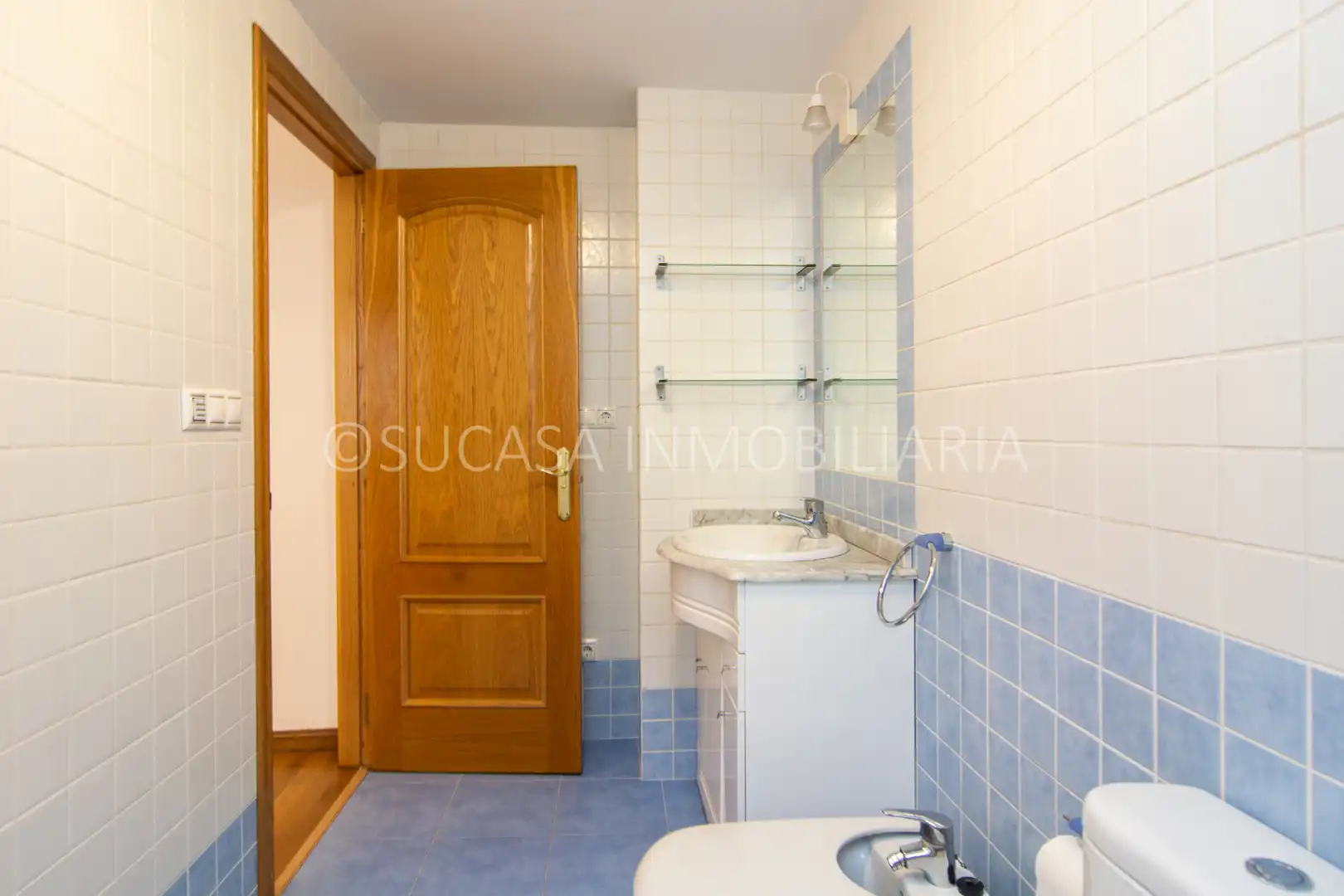 Bathroom of Apartments for sale in A Coruña Capital   with Heating, Parquet flooring and Storage room