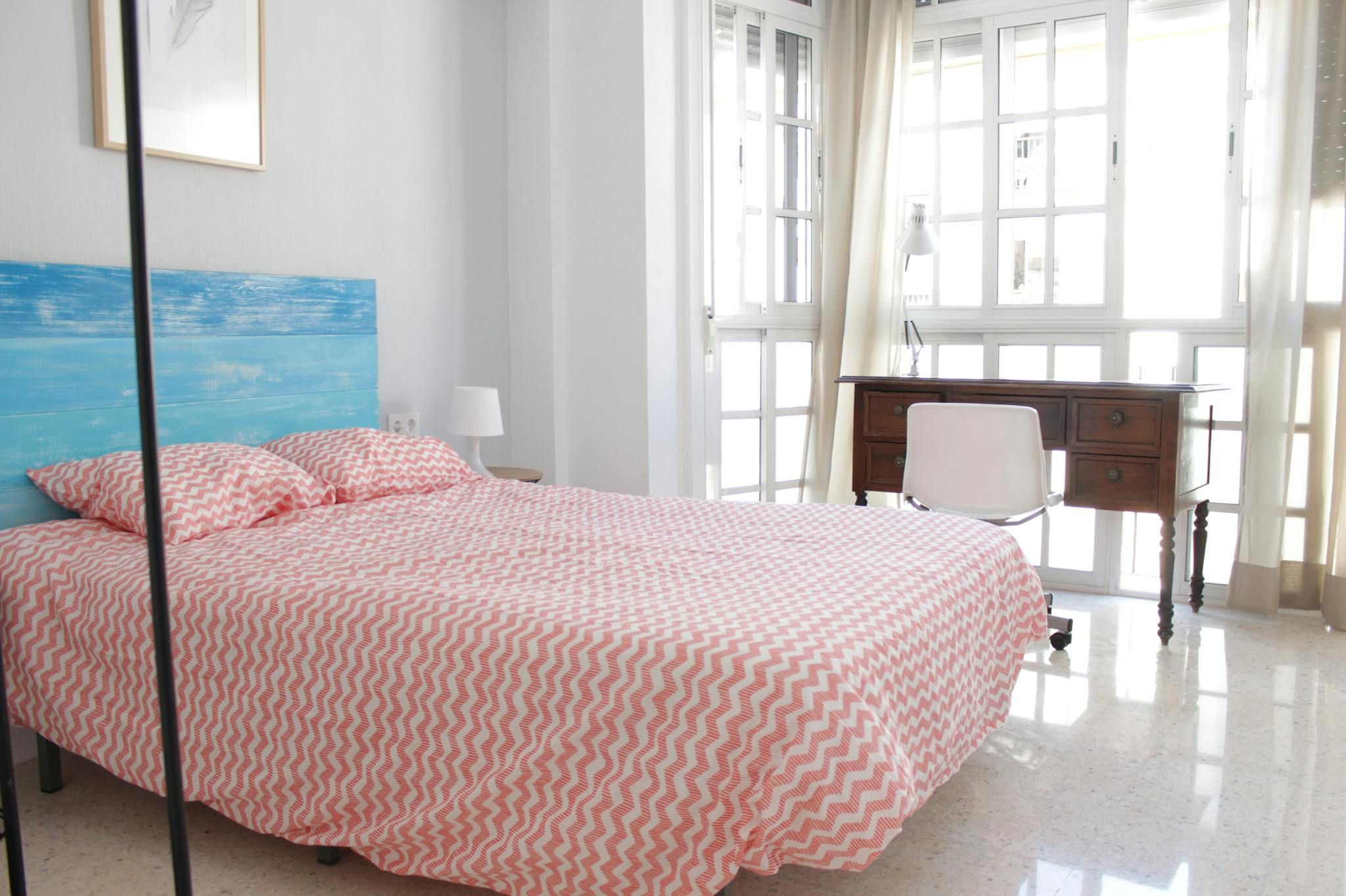 Bedroom of Flat to share in  Sevilla Capital  with Air Conditioner, Furnished and Washing machine