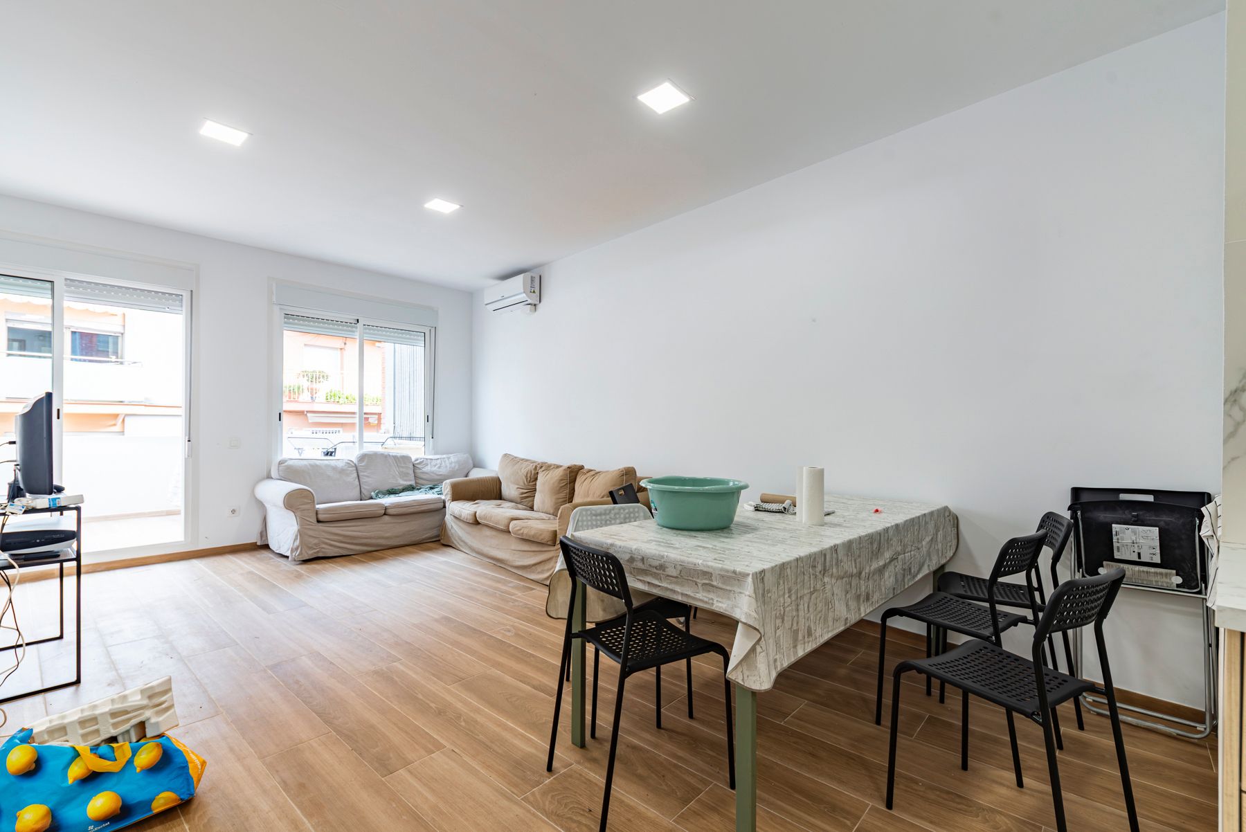 Living room of Single-family semi-detached for sale in Viladecans  with Air Conditioner, Terrace and Furnished