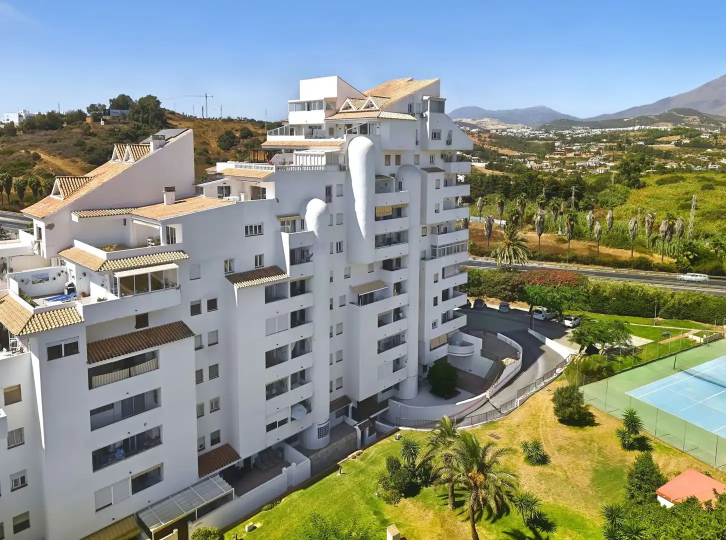 Exterior view of Flat for sale in Estepona  with Air Conditioner, Terrace and Community pool