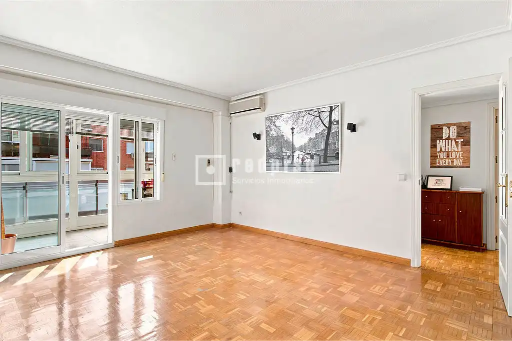 Vista exterior de Piso en venta en Madrid