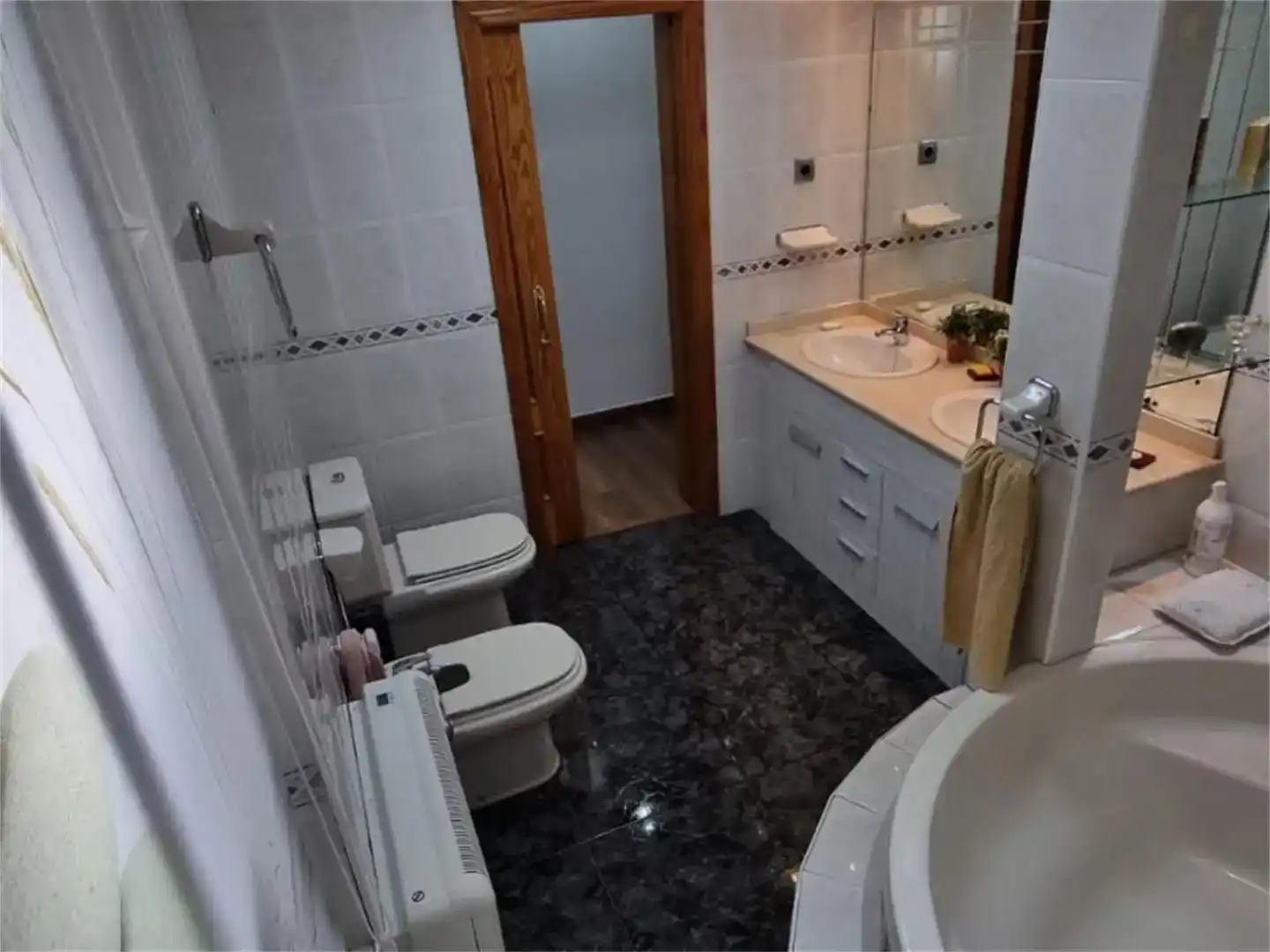 Baño de Piso en venta en Santa Clara de Avedillo con Aire acondicionado, Parquet y Trastero