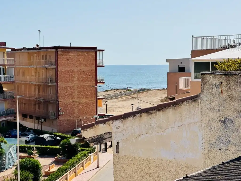 Vista exterior de Casa adosada en venda en Torrevieja