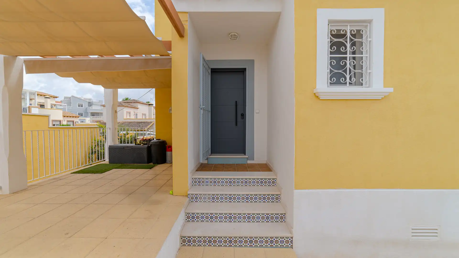 Casa o xalet en venda en San Miguel de Salinas amb Aire condicionat, Jardí privat i Terrassa