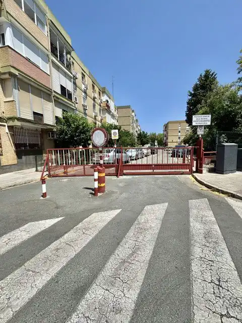 Parking de Piso en venta en Sevilla con Aire acondicionado