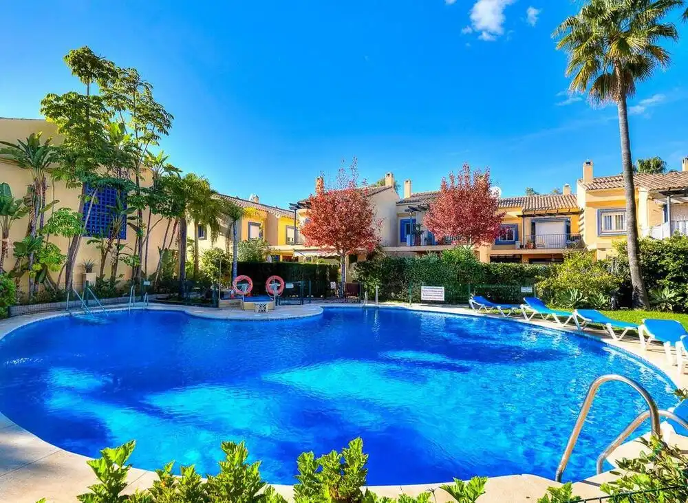 Adossat amb piscina en venda a San Pedro de Alcántara, imagen 3