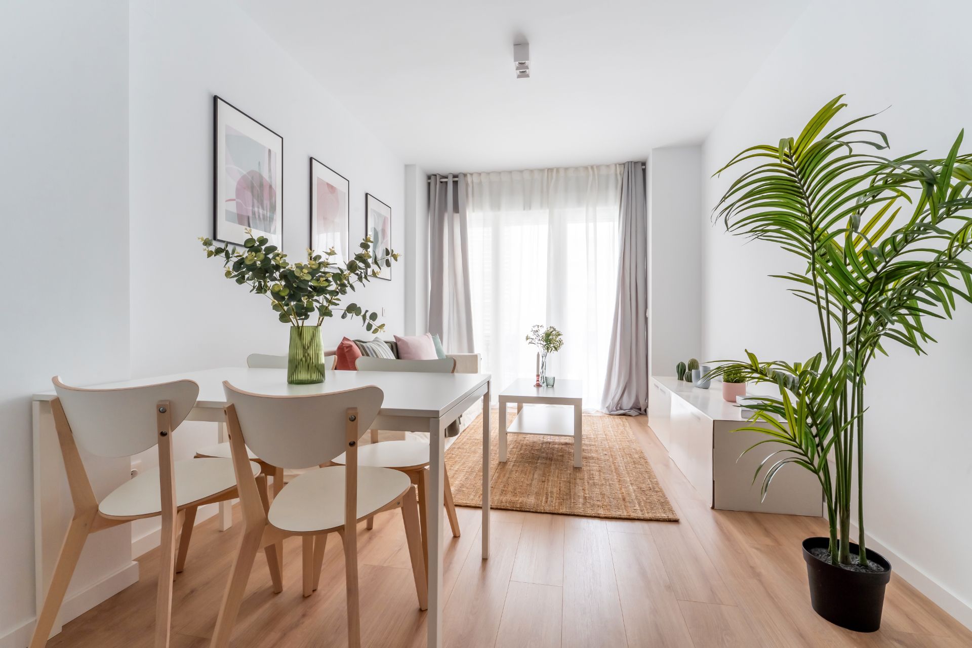 Living room of Flat to rent in  Granada Capital  with Parquet flooring, Terrace and Storage room