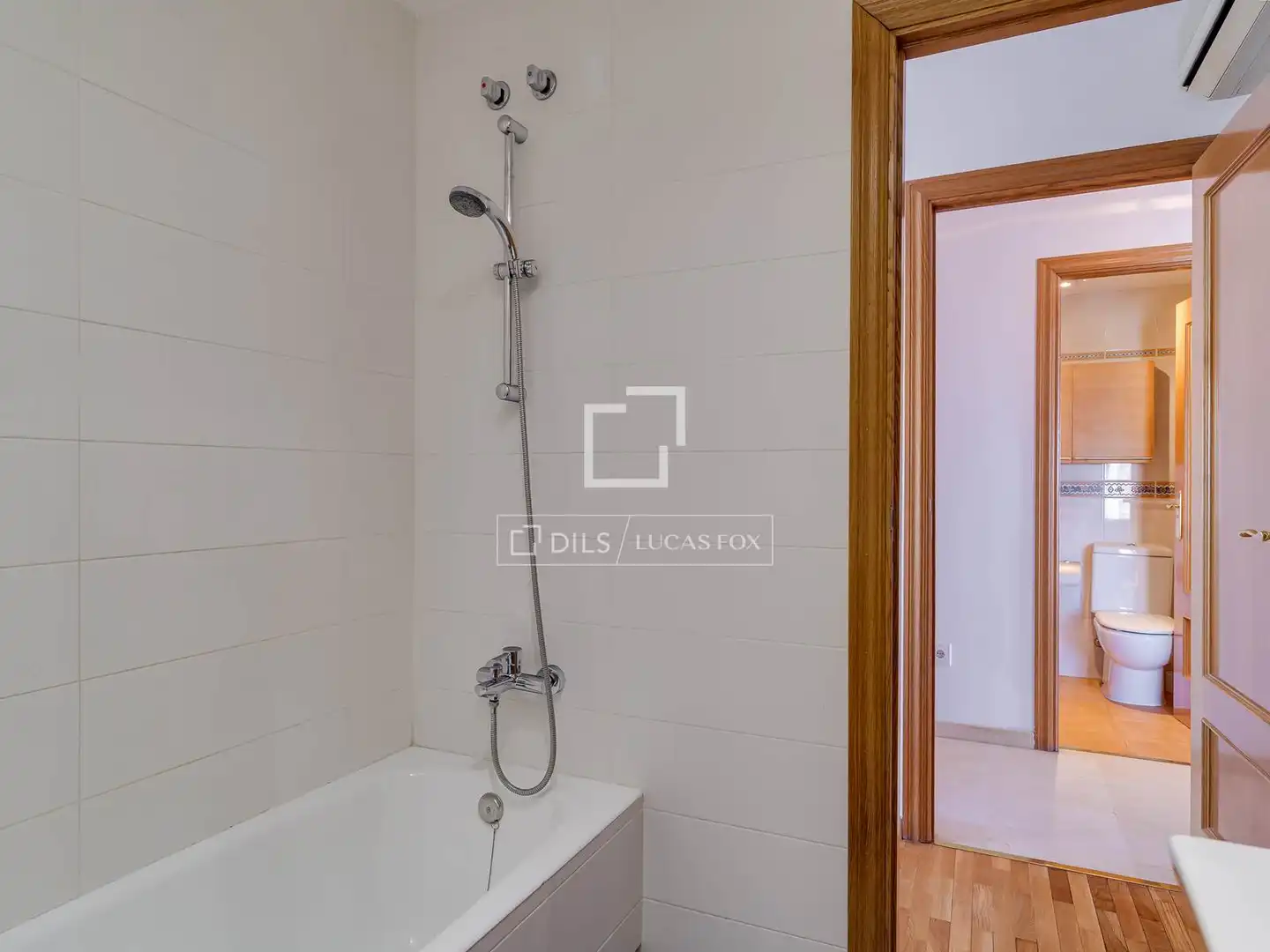 Baño de Piso de alquiler en Barcelona con Aire acondicionado, Calefacción y Amueblado