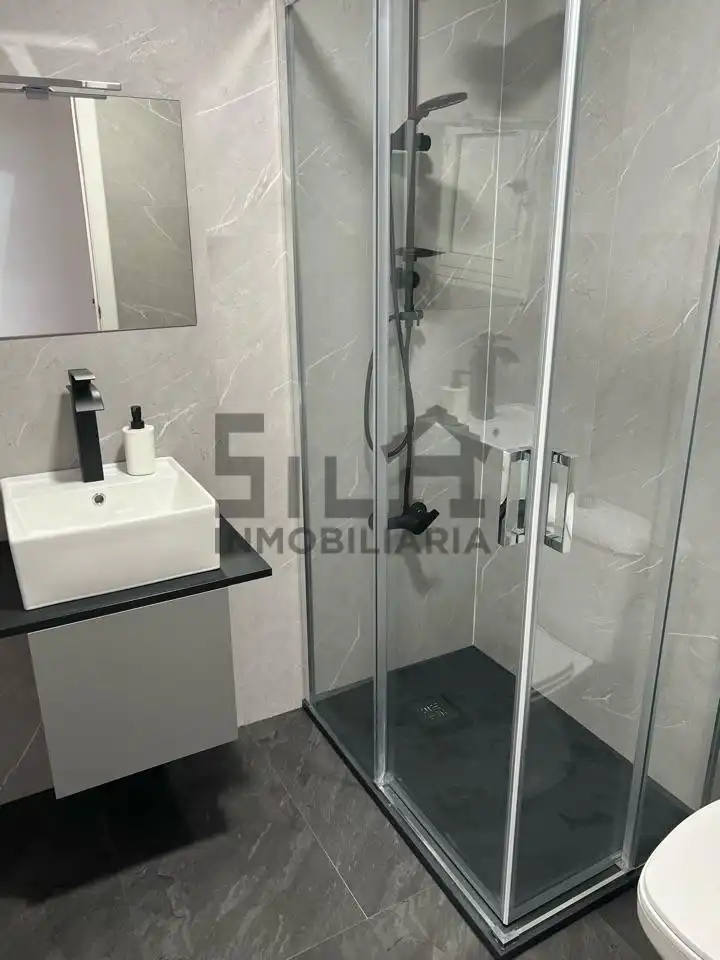 Bathroom of Flat for rent in Ourense Capital   with Heating, Furnished and Balcony