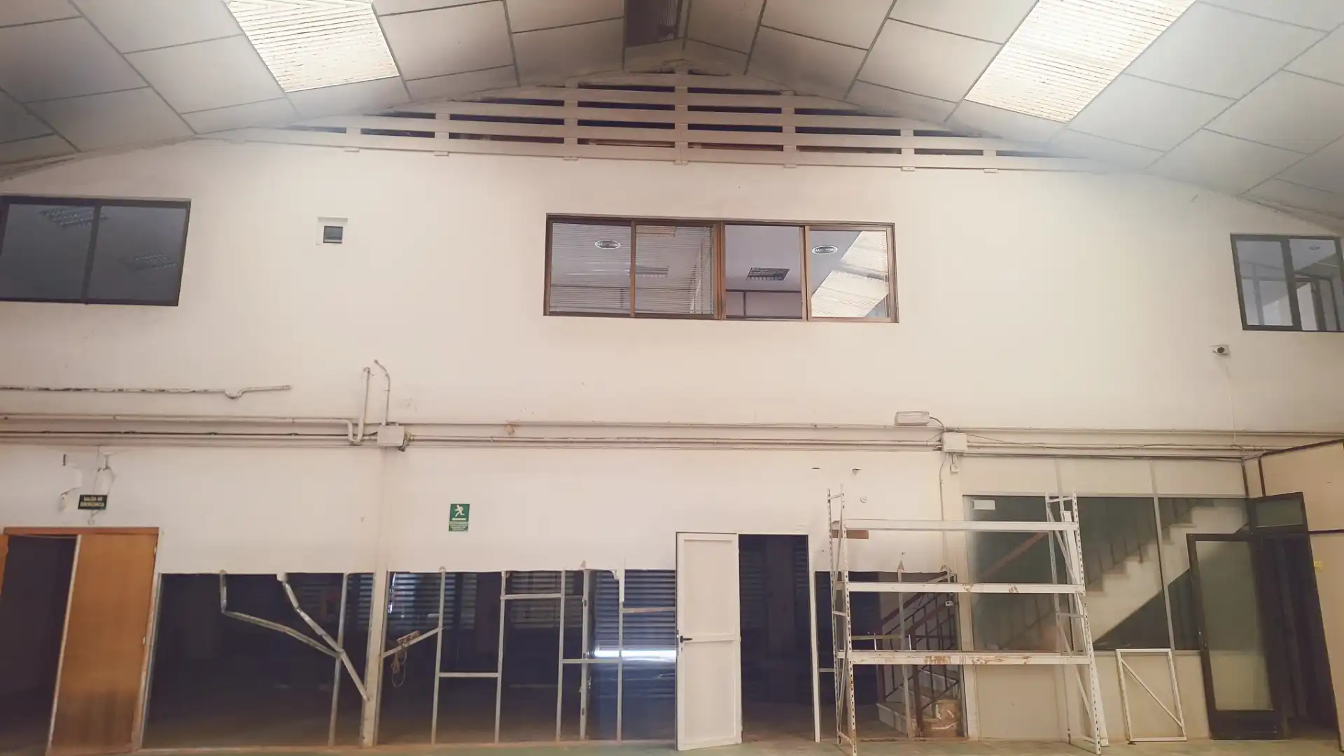 Außenansicht von Fabrikhallen zur Miete in Valencia