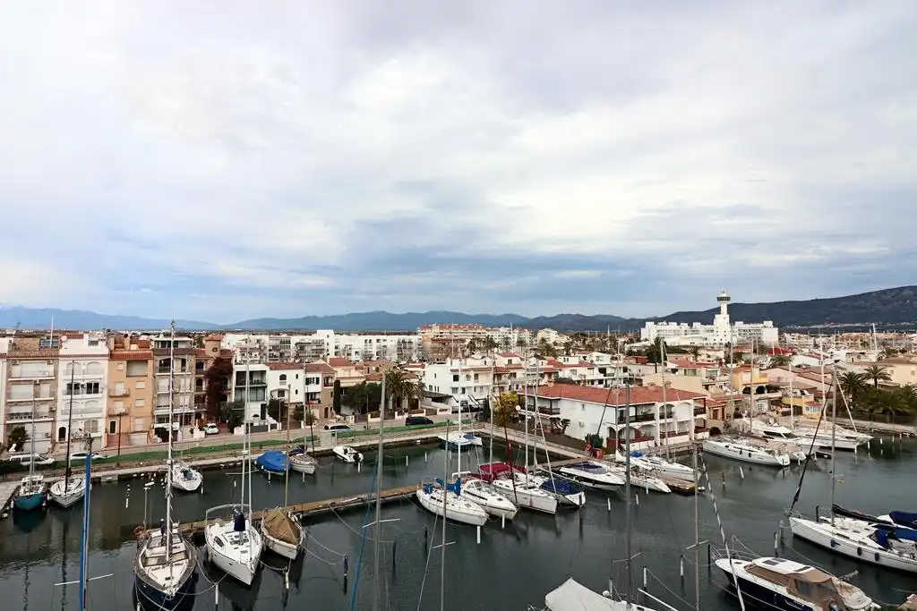 Exterior view of Attic for sale in Empuriabrava  with Air Conditioner