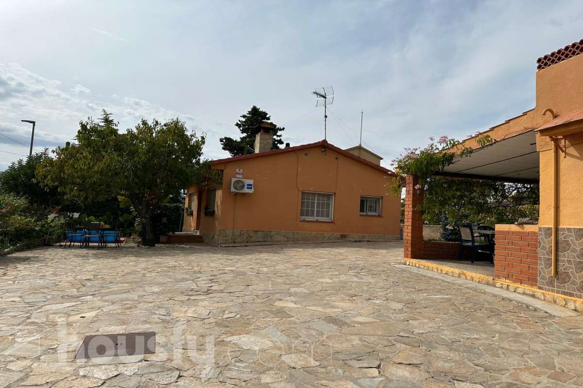 Vista exterior de Casa o chalet en venta en Torrelles de Foix con Aire acondicionado, Calefacción y Jardín privado