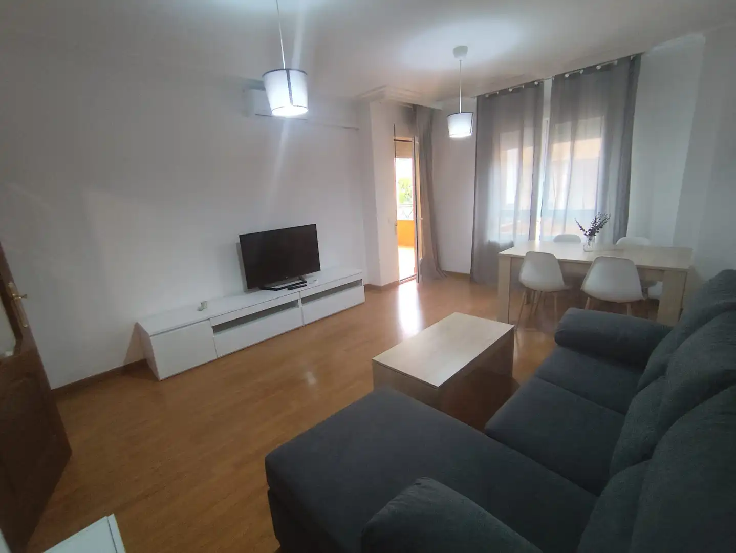 Sala d'estar de Pis de lloguer en Úbeda amb Aire condicionat, Calefacció i Terrassa