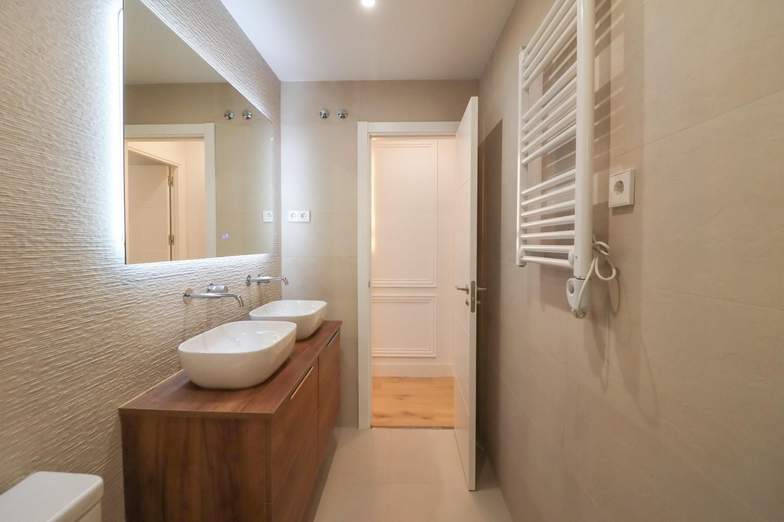 Bathroom of Flat to rent in  Madrid Capital  with Heating, Terrace and Balcony