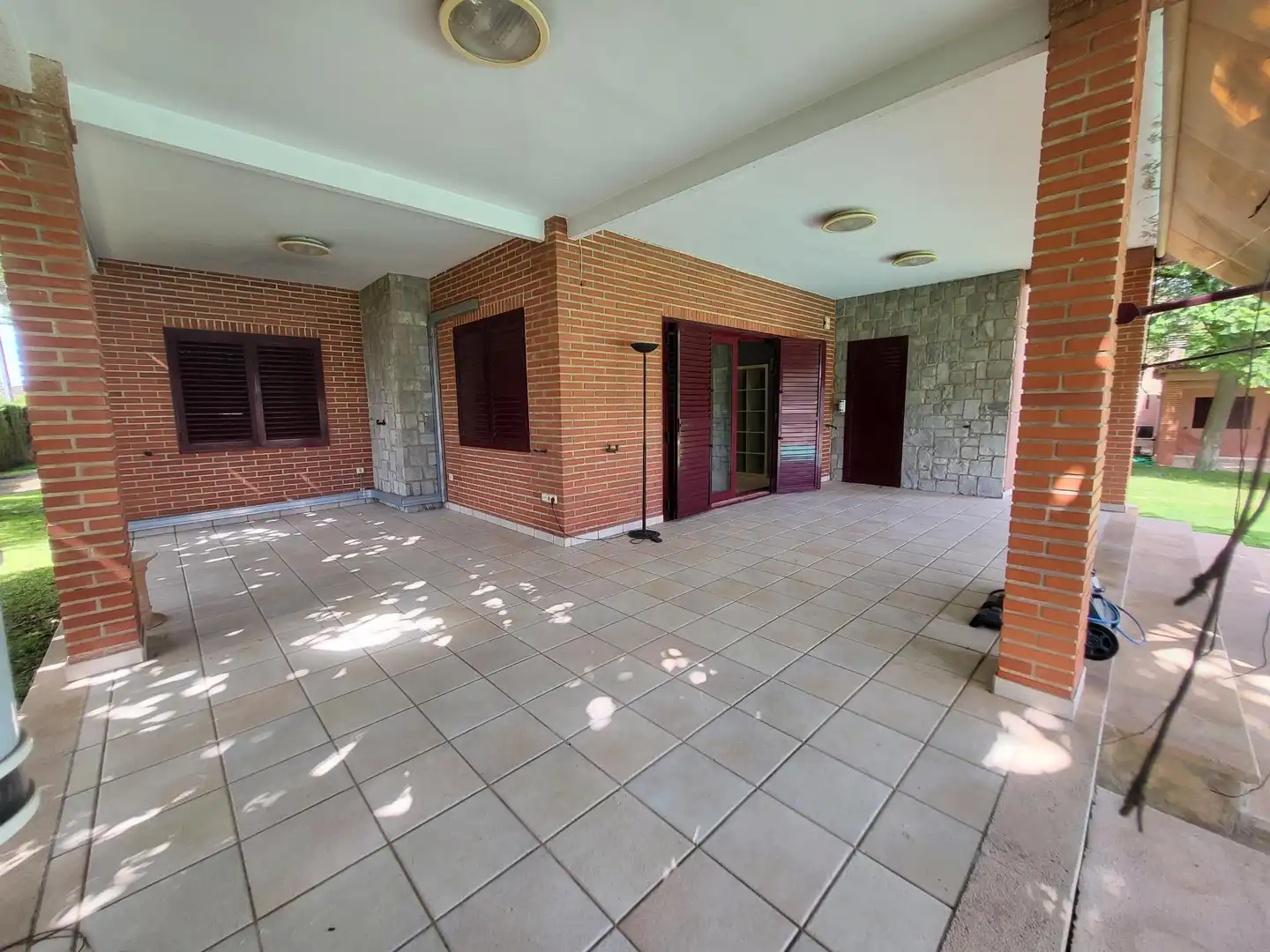 Terrassa de Casa o xalet en venda en La Pobla de Vallbona amb Aire condicionat, Calefacció i Piscina