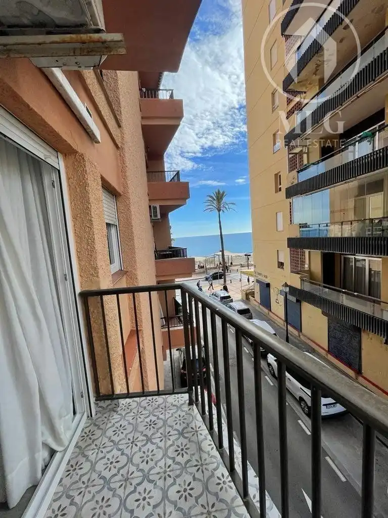 Außenansicht von Wohnungen zum Verkauf in Fuengirola mit Klimaanlage, Heizung und Terrasse