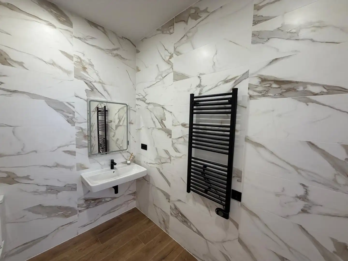 Baño de Apartamento en venta en Gijón  con Calefacción y Parquet