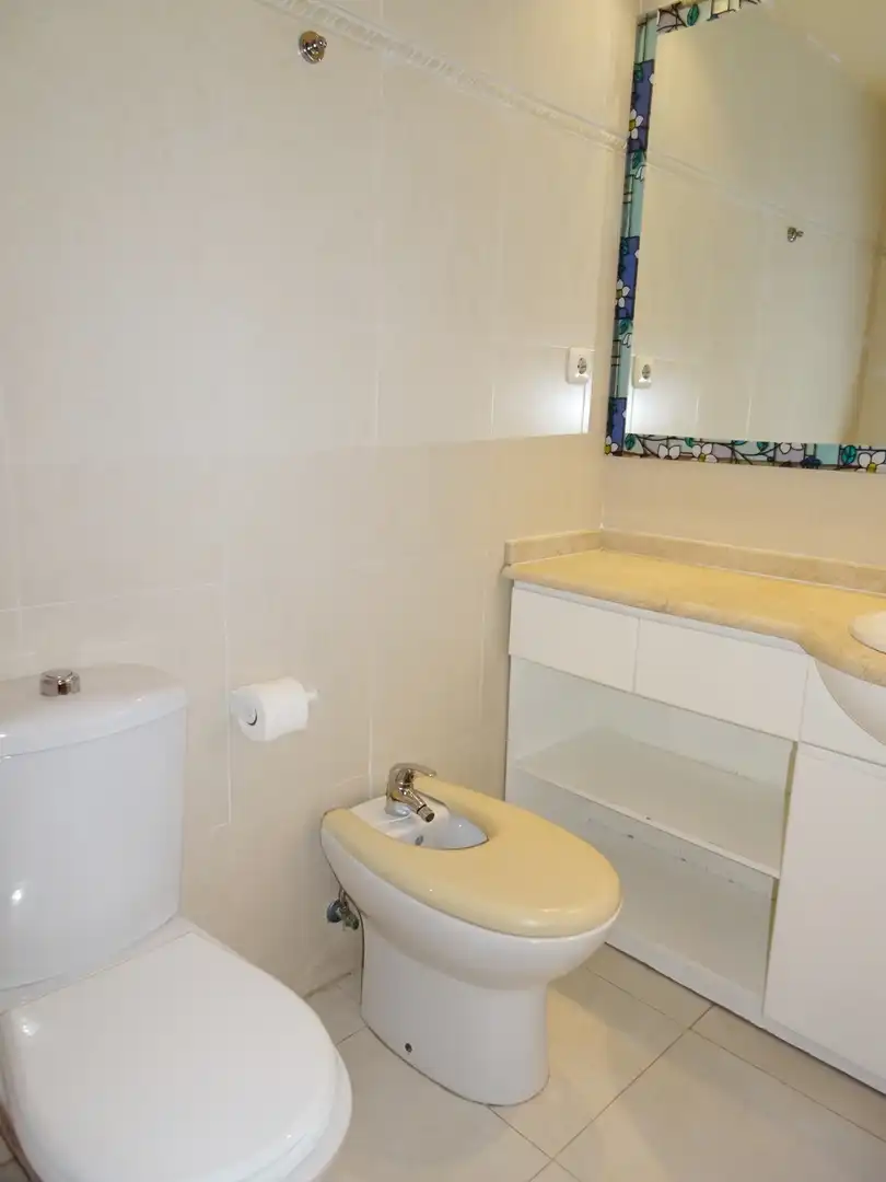 Baño de Apartamento de alquiler en Gandia con Parquet, Terraza y Amueblado