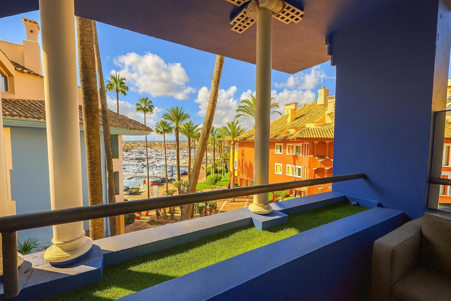 Vista exterior de Apartamento en venta en Sotogrande con Aire acondicionado, Calefacción y Parquet