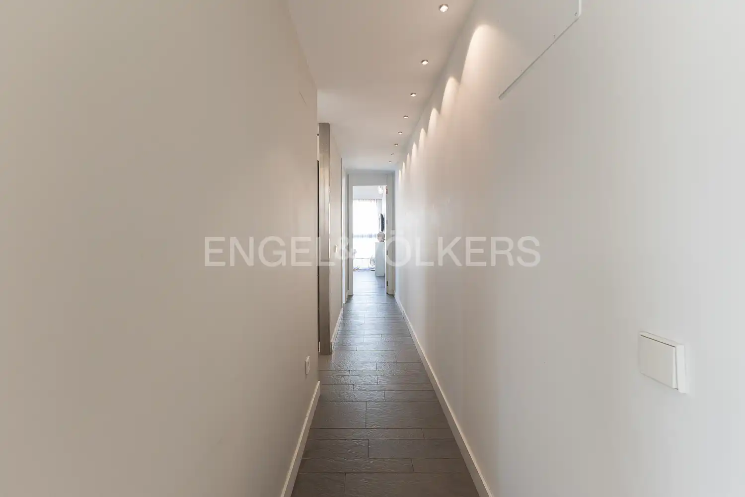 Wohnung zur Miete in Calle Isabel de Villena, La Malva-rosa