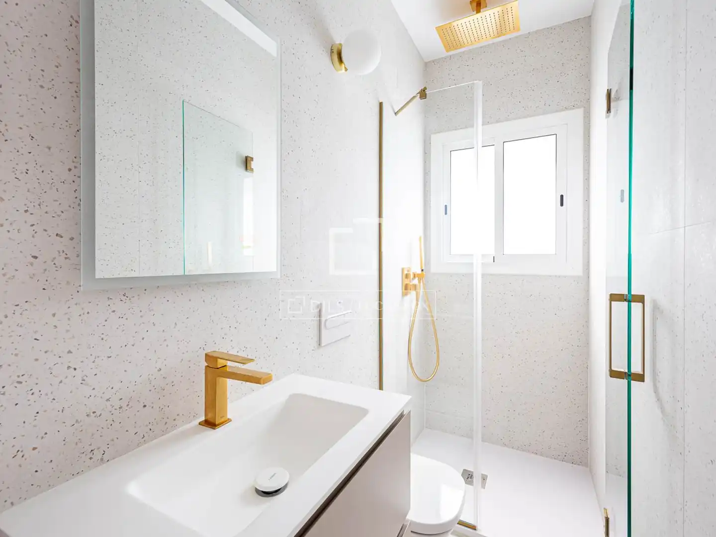 Badezimmer von Wohnung zur Miete in Barcelona mit Klimaanlage, Parkett und Terrasse