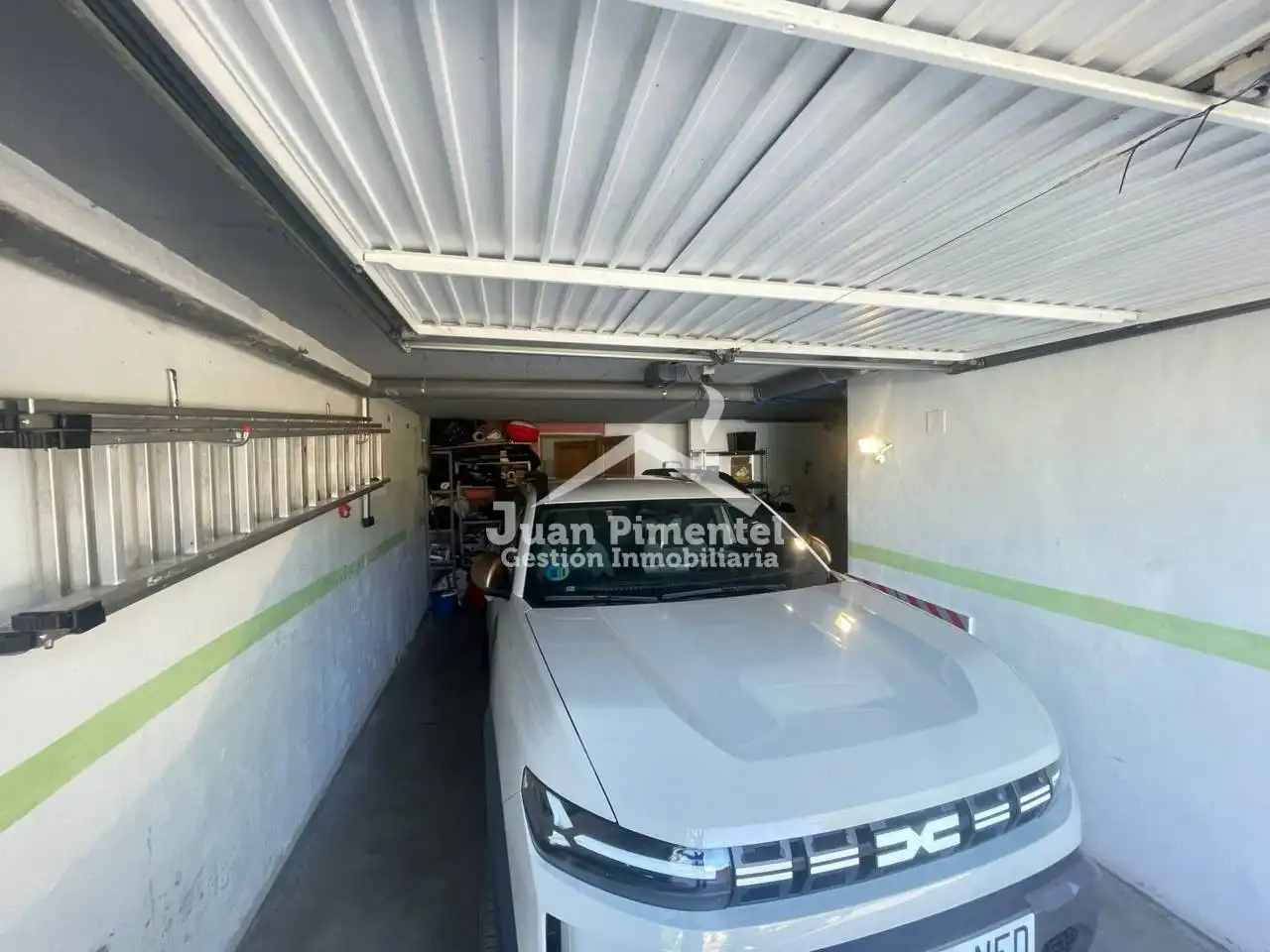 Aparcament de Casa adosada en venda en Estepona amb Aire condicionat, Jardí privat i Terrassa