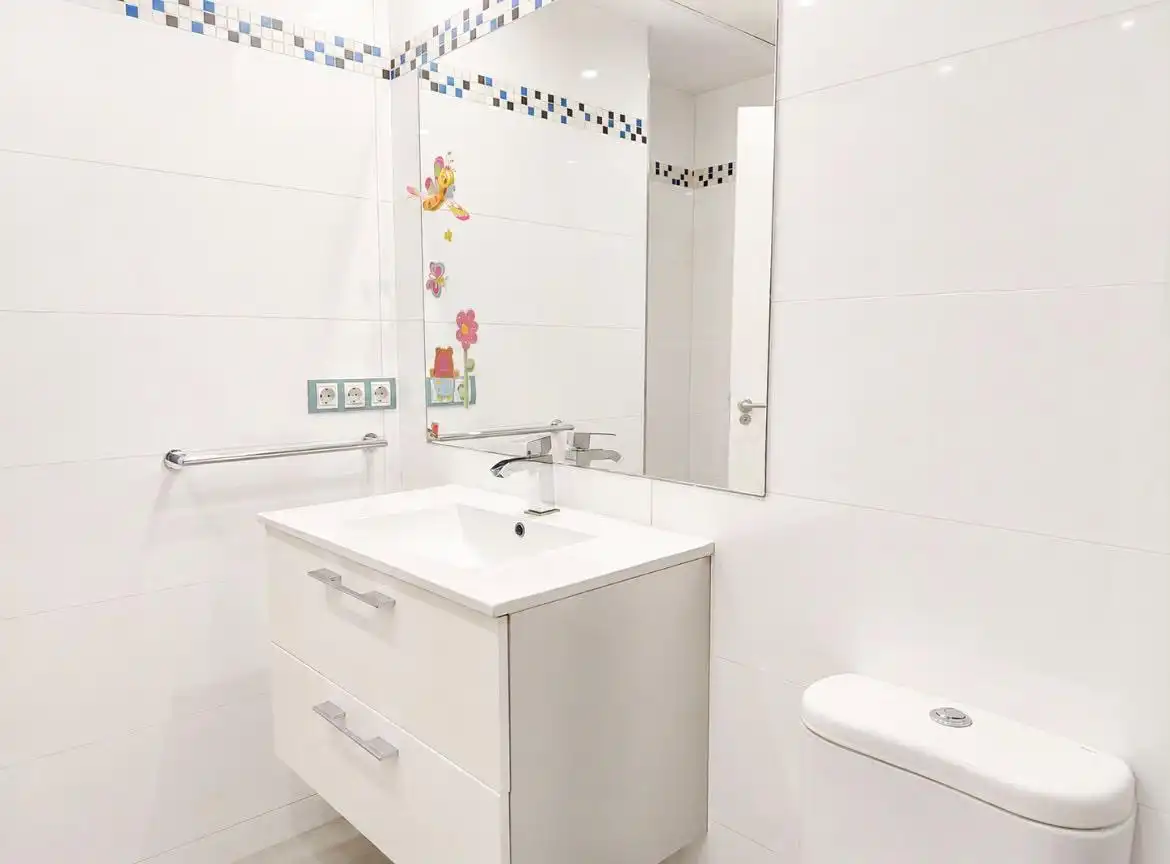 Baño de Piso de alquiler en Zaragoza con Aire acondicionado, Calefacción y Parquet