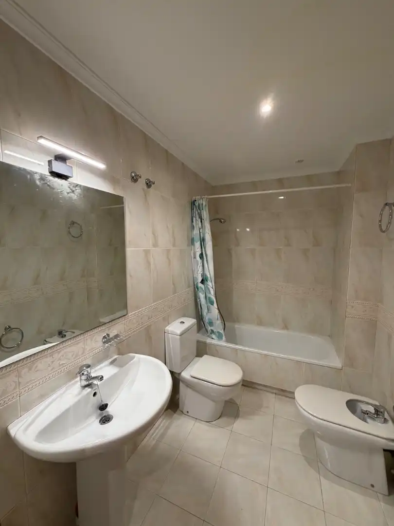 Baño de Apartamento de alquiler en Lugo con Calefacción, Parquet y Trastero
