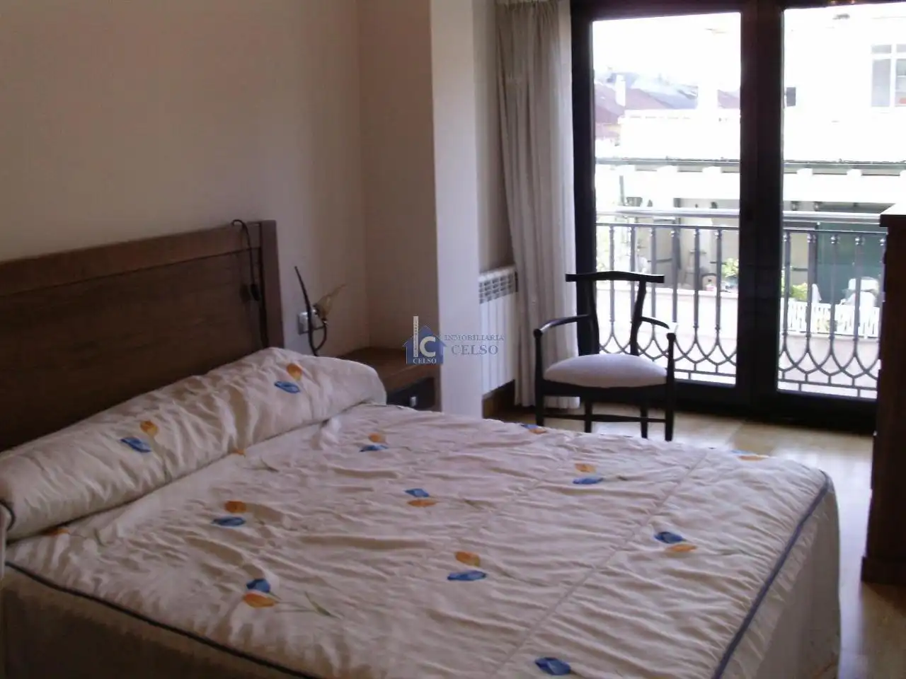 Habitación de Apartamento en venta en Ourense Capital  con Calefacción, Trastero y Amueblado