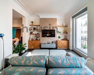 Living room of Flat to rent in  Madrid Capital  with Air Conditioner, Heating and Parquet flooring