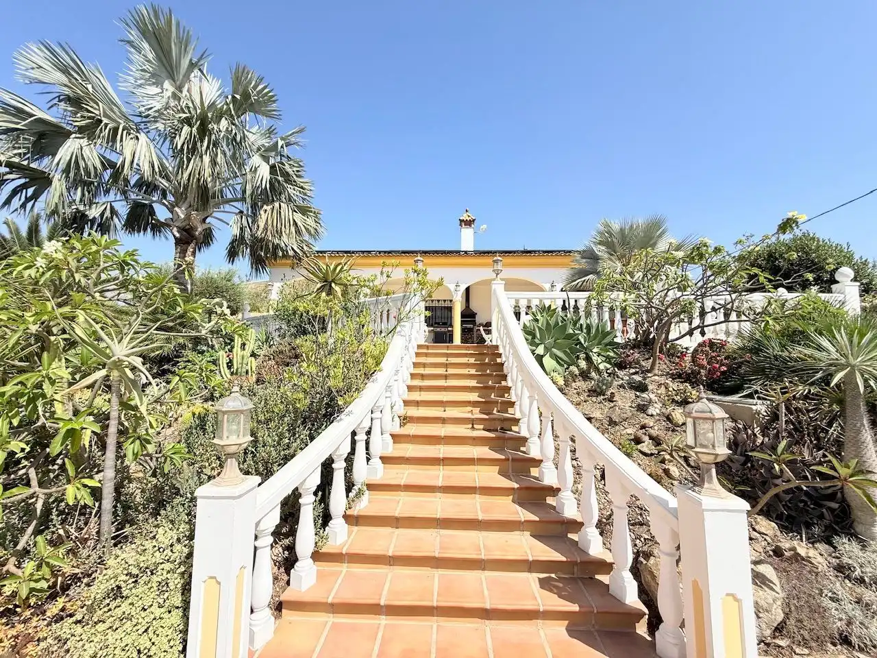 Vista exterior de Casa o chalet en venta en Vélez-Málaga con Aire acondicionado, Calefacción y Jardín privado