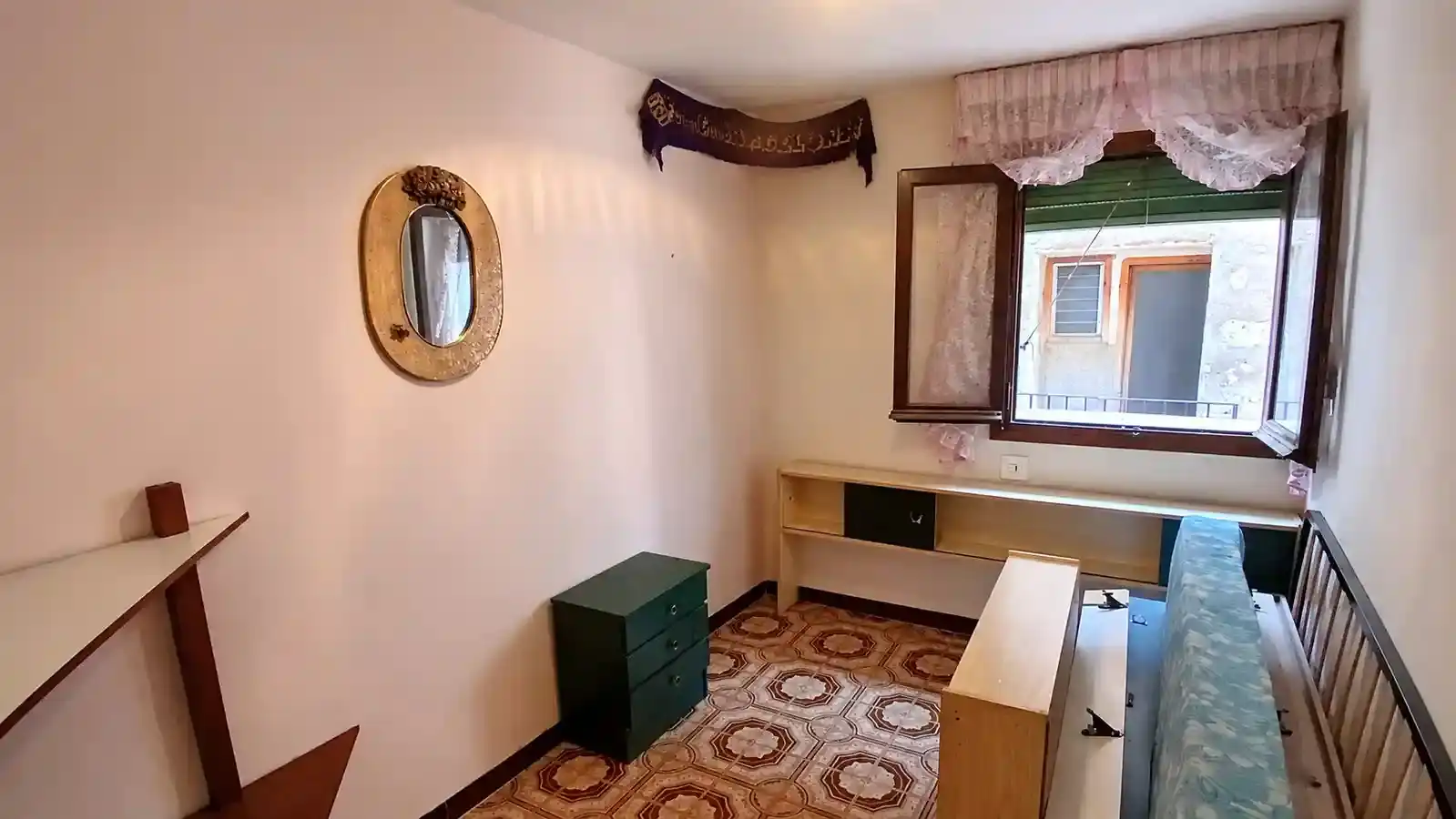 Dormitori de Casa adosada en venda en Valderrobres amb Moblat i Balcó