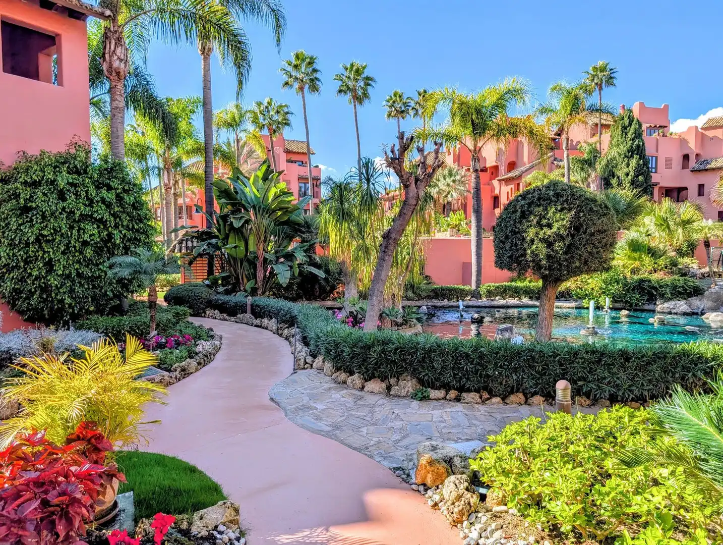 Vista exterior de Ático en venta en Estepona con Aire acondicionado, Calefacción y Terraza