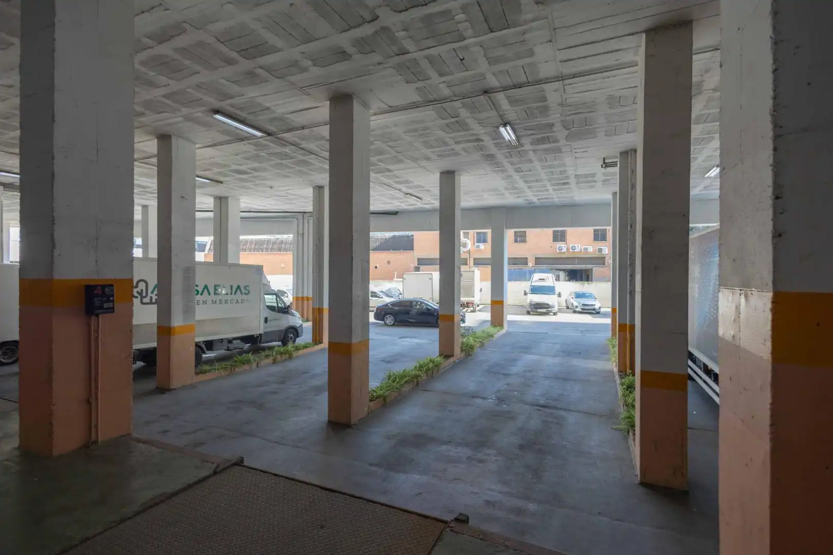 Parking of Commercial properties for rent in Madrid  with Air Conditioner