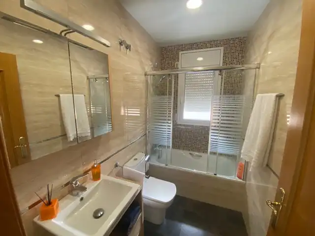 Baño de Casa adosada en venta en Montcada i Reixac con Calefacción, Jardín privado y Terraza