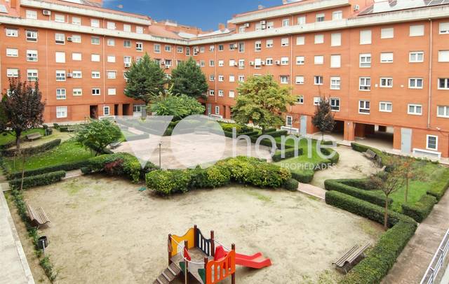 Piso en Venta en De Luis De Hoyos Sainz en Pavones