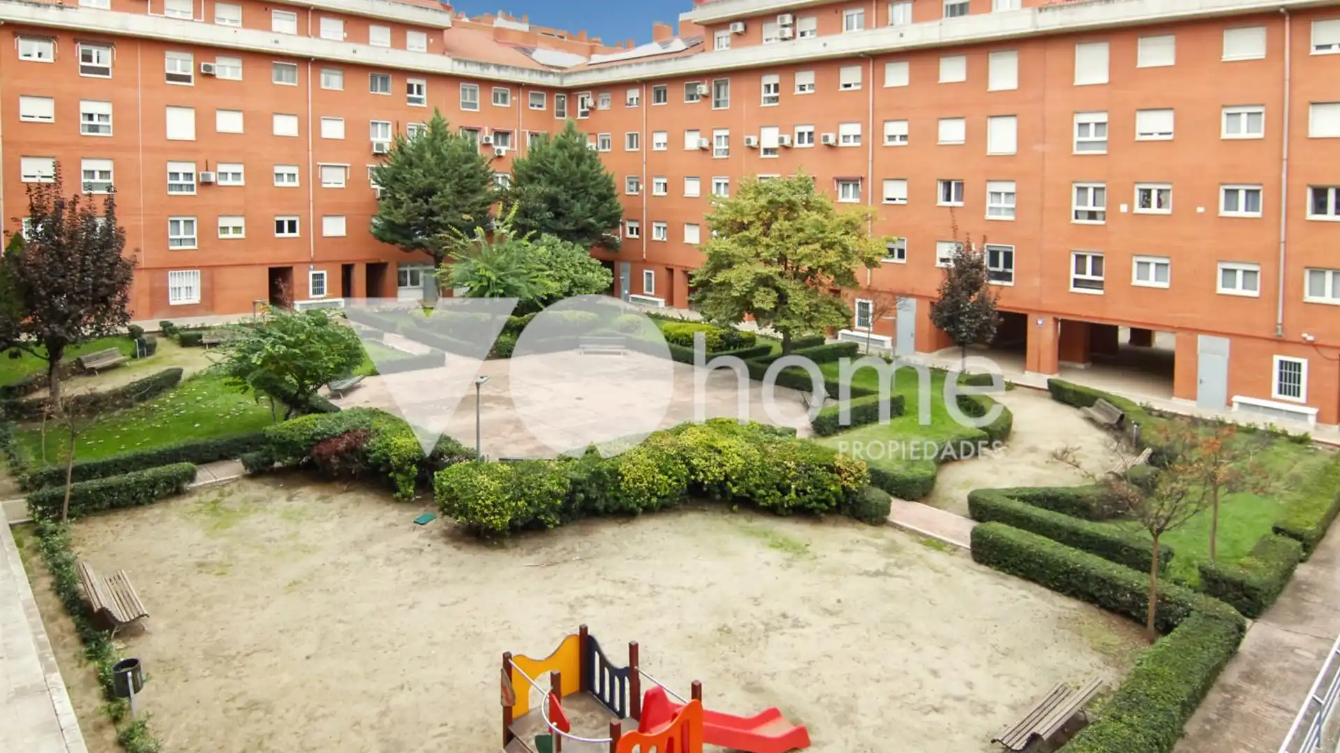 Jardín de Piso en venta en  Madrid Capital con Aire acondicionado, Calefacción y Trastero