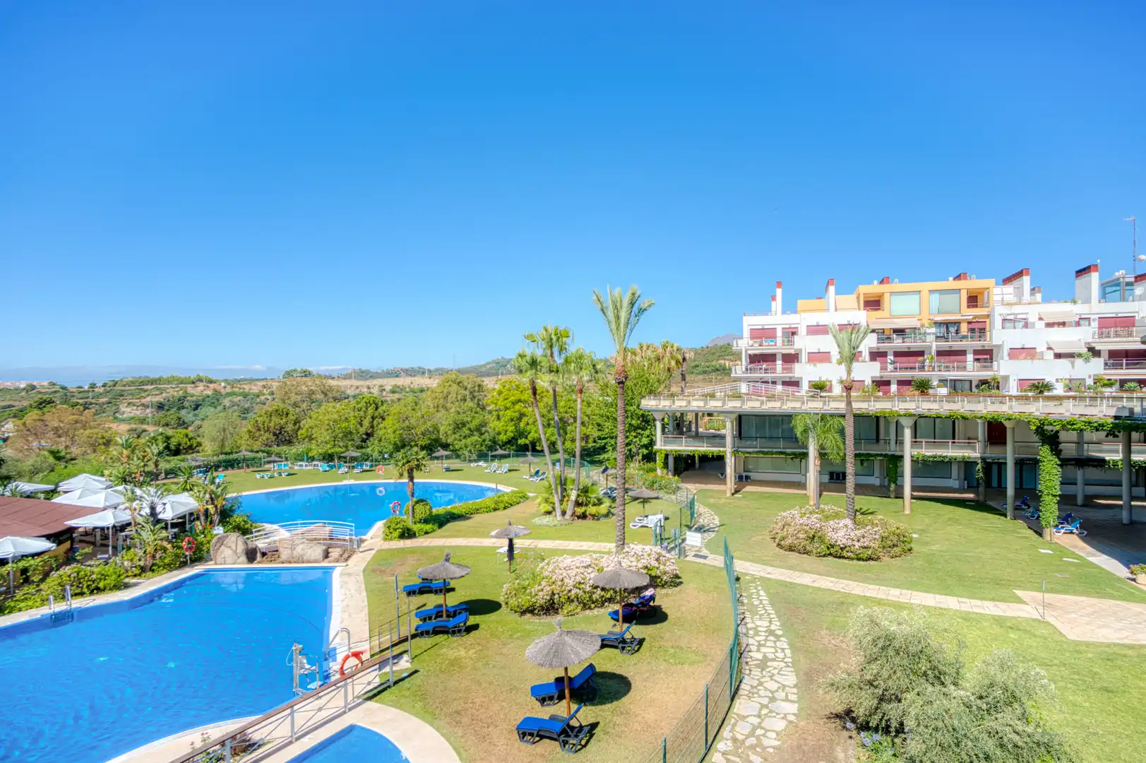 Jardí de Àtic en venda en Benahavís amb Aire condicionat, Terrassa i Piscina