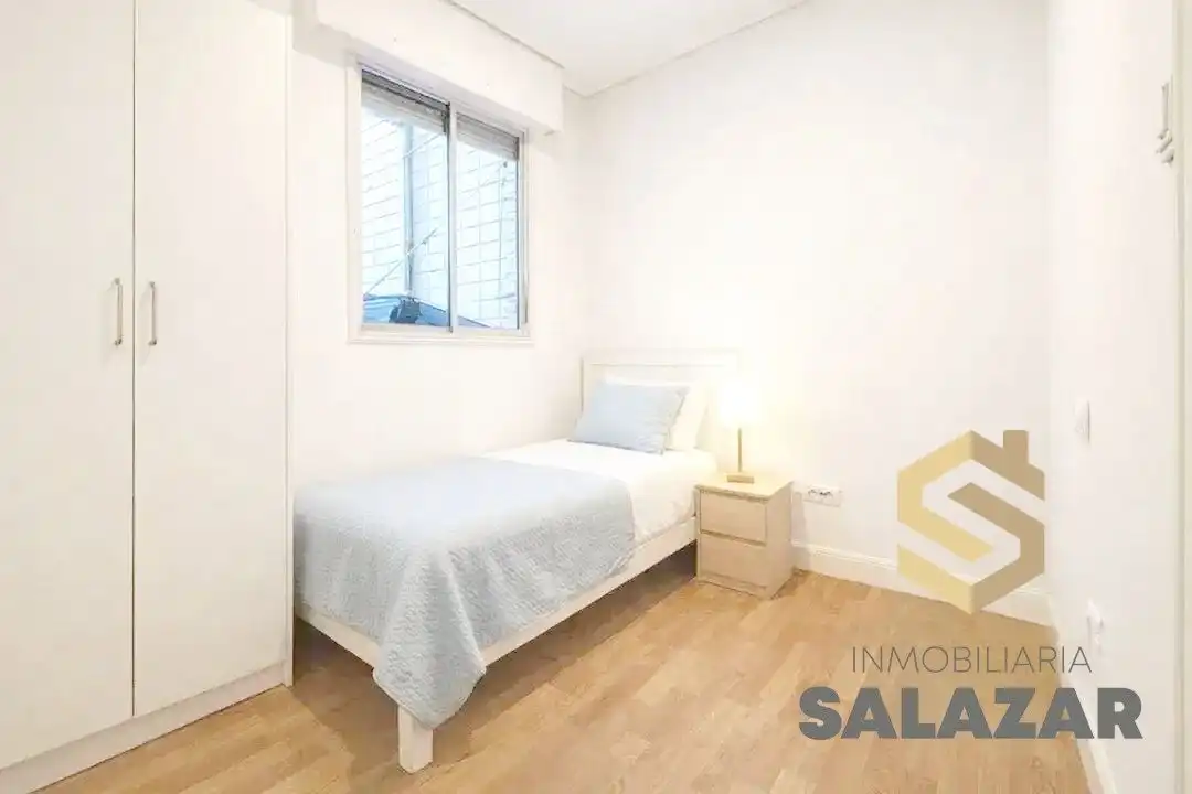 Schlafzimmer von Dachboden zum Verkauf in Bilbao  mit Heizung, Terrasse und Balkon