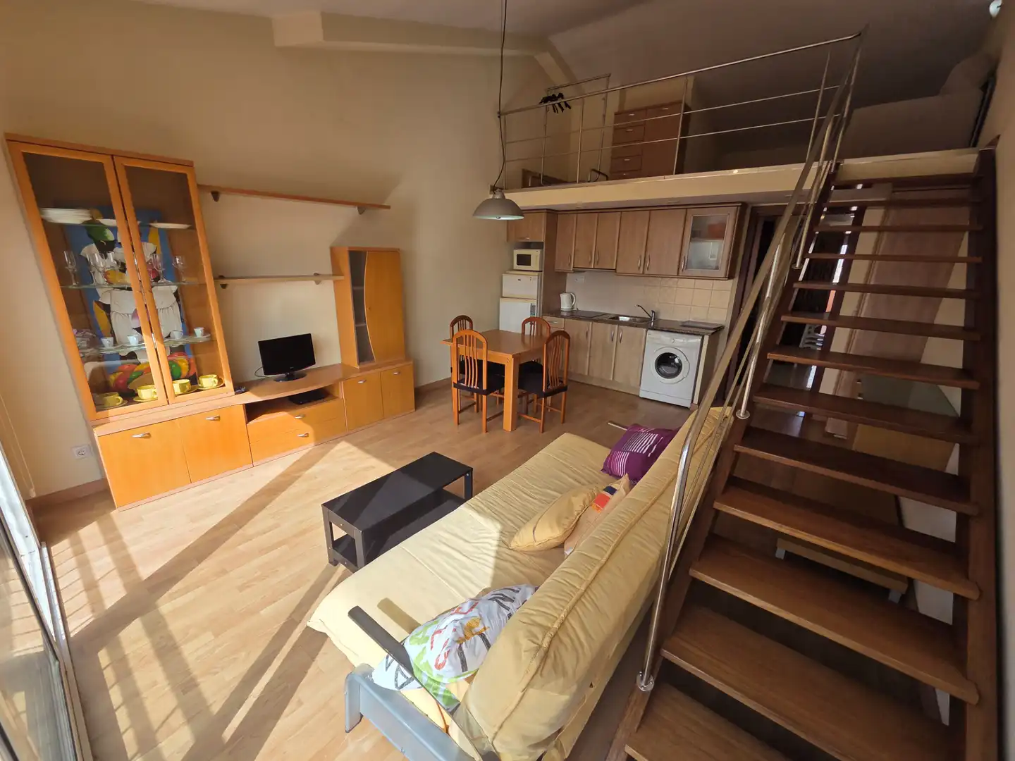 Sala d'estar de Àtic de lloguer en Blanes amb Terrassa, Moblat i Rentadora