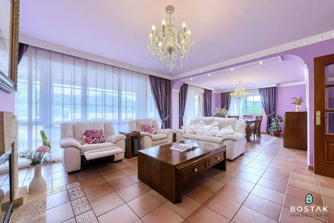 Sala d'estar de Casa o xalet en venda en Barrika amb Calefacció, Jardí privat i Terrassa