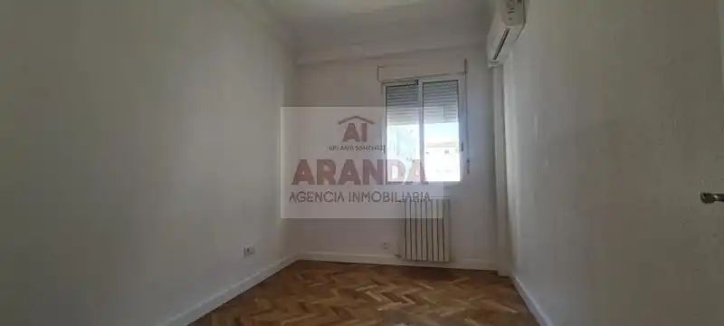 Schlafzimmer von Wohnung zur Miete in Zaragoza mit Klimaanlage, Heizung und Ofen