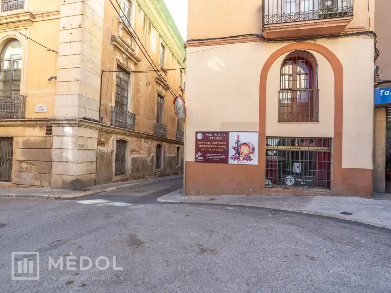 Vista exterior de Local en traspaso en Tarragona con Aire acondicionado